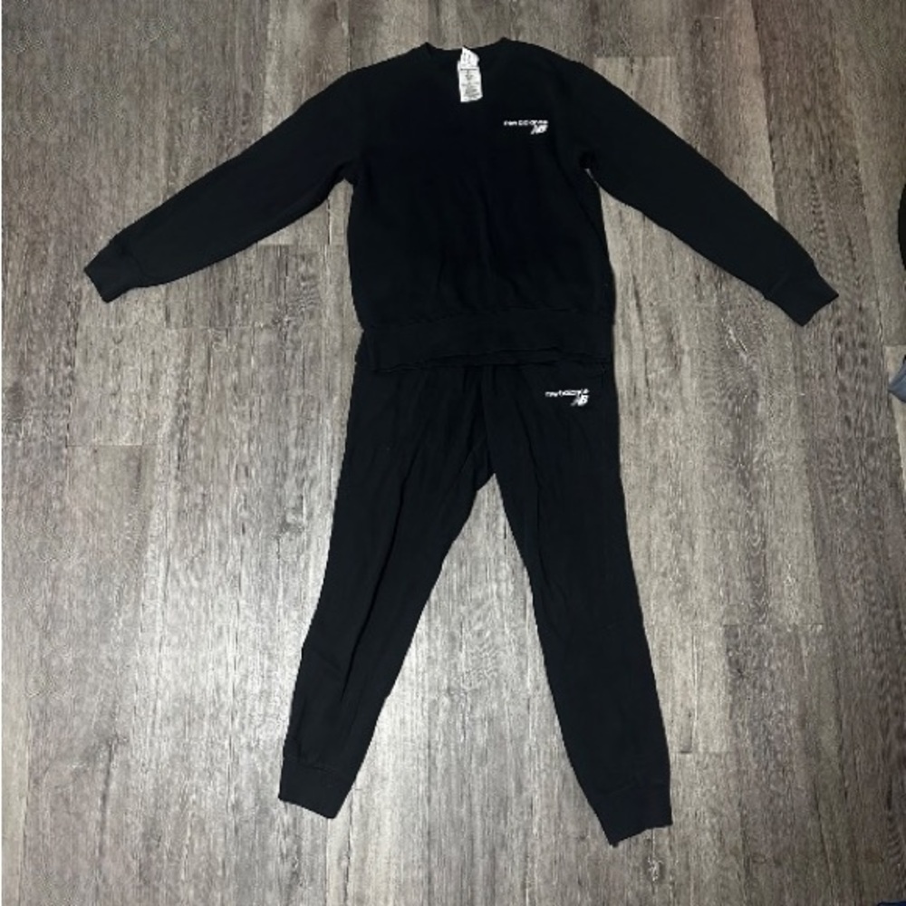 New Balance Black Sweatshirt and Joggers Set